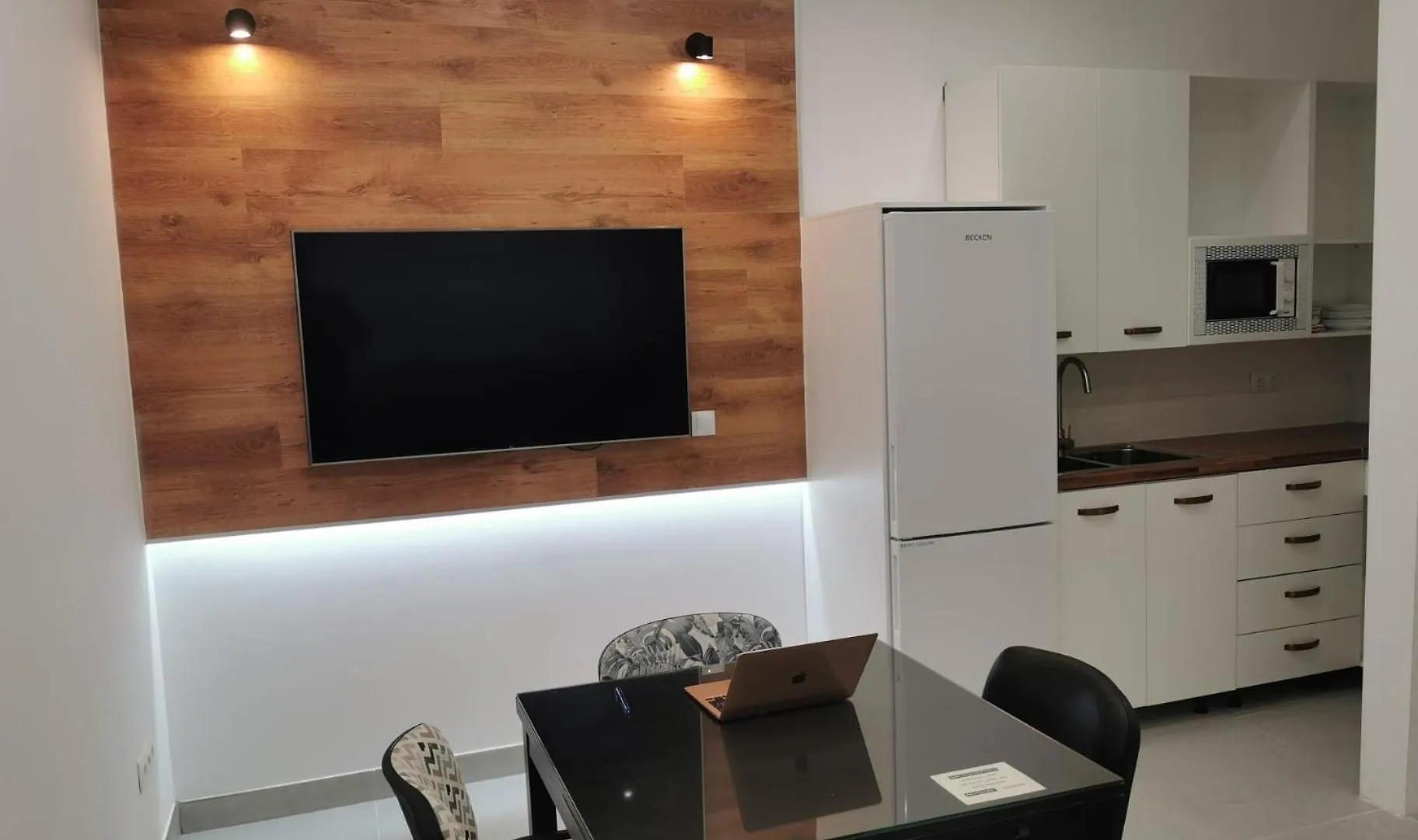 Urbanizacion La Roca, Estudio Torremolinos 0*,
